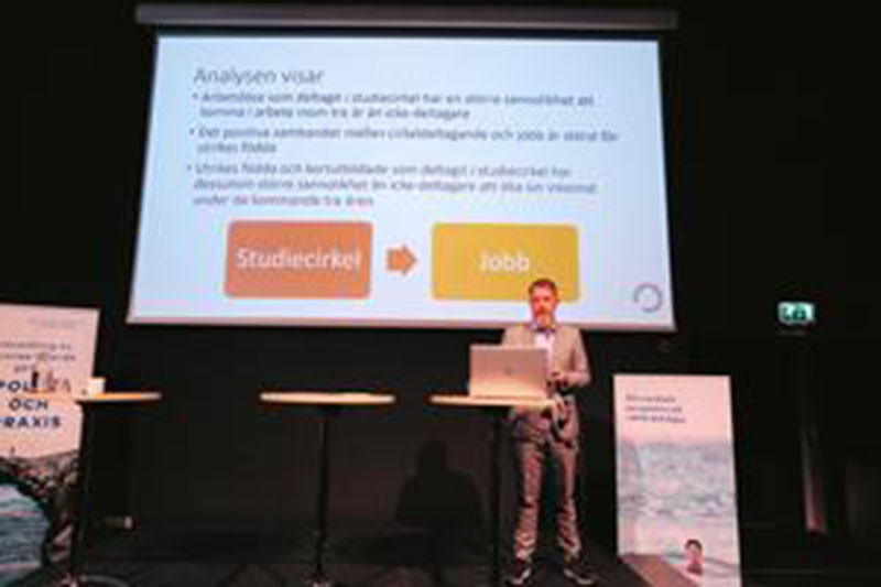 Generalsekreteraren för Studieförbunden, David Samuelsson, berättade om folkbildningens integrationsprojekt.