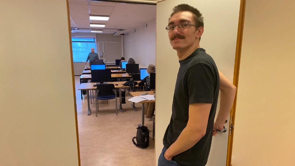 Isak Aaltonen har en liten dröm om att en dag starta ett företag. Han berättar också att han lär sig något nytt varje dag under kursen. Isak Aaltonen har en liten dröm om att en dag starta ett företag. Han berättar också att han lär sig något nytt varje dag under kursen.