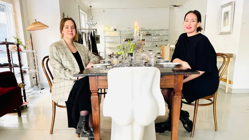 Ann-Mari Månsson och Riina Torstensson värnar om social hållbarhet och i deras affär finns möjlighet till samvaro Ann-Mari Månsson och Riina Torstensson värnar om social hållbarhet och i deras affär finns möjlighet till samvaro