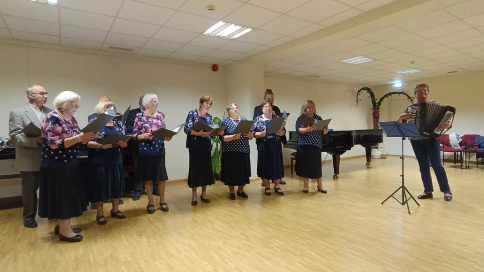 In order to involve seniors in society through artistic and musical activities, it is necessary to know their creative expression, skills and need to express themselves. In order to involve seniors in society through artistic and musical activities, it is necessary to know their creative expression, skills and need to express themselves.