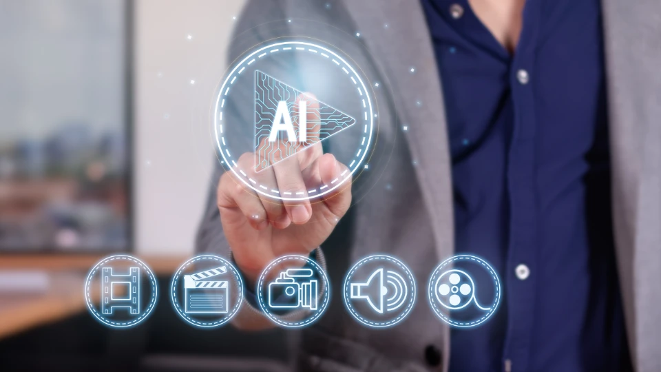 Videoer om kunstig intelligens og arbeidsliv Person i dress trykker på et virtuelt AI-ikon med multimediesymboler nederst på skjermen.