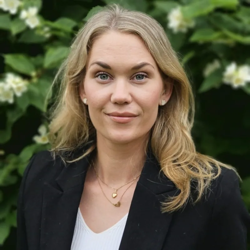 Kvinna i yngre medelåldern utomhus, Josefine Görsberg